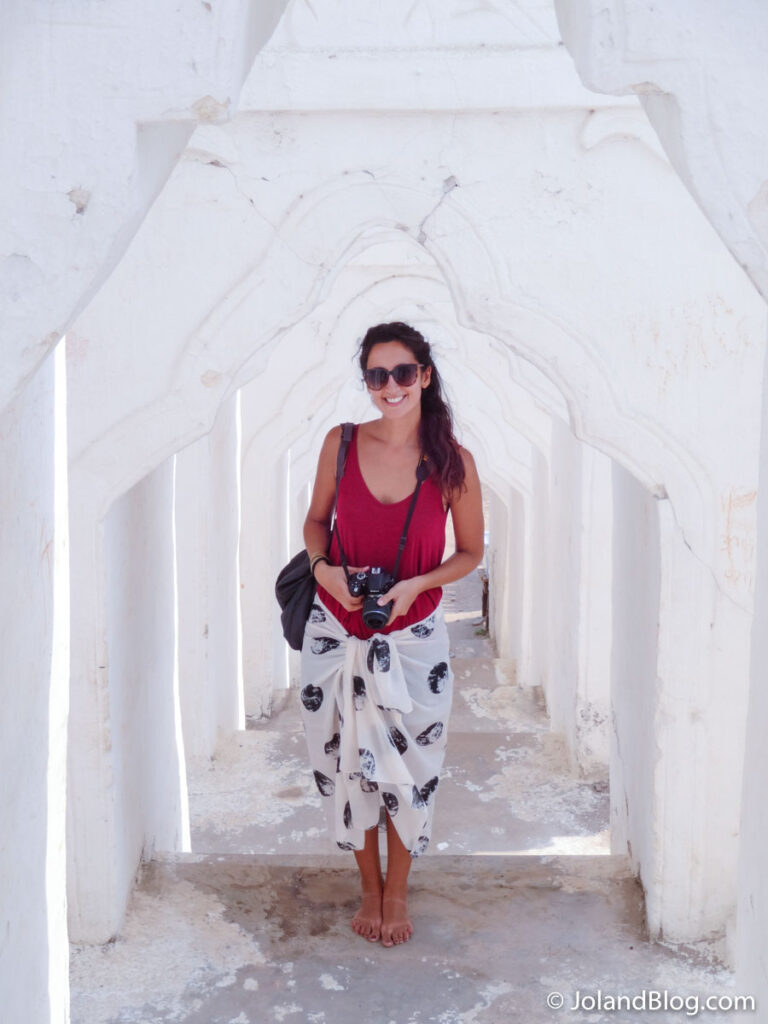 Entrada no templo em Mingun, Myanmar | O que levar na mochila para uma viagem longa