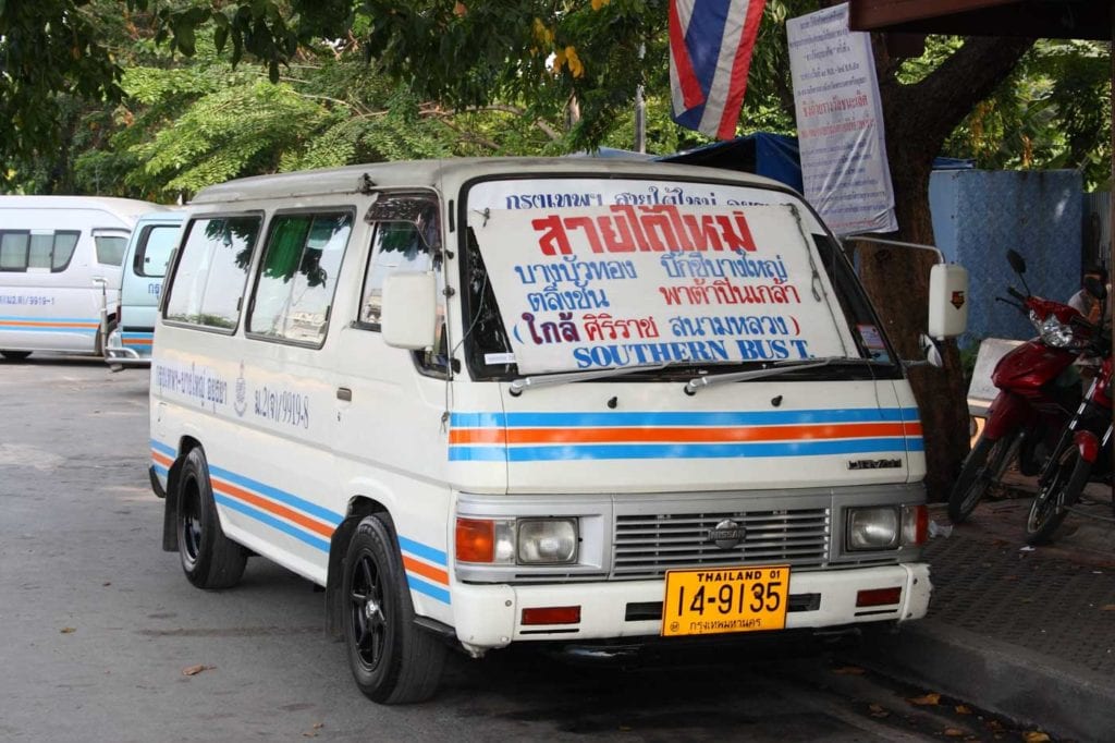 Minivan em Ayutthaya