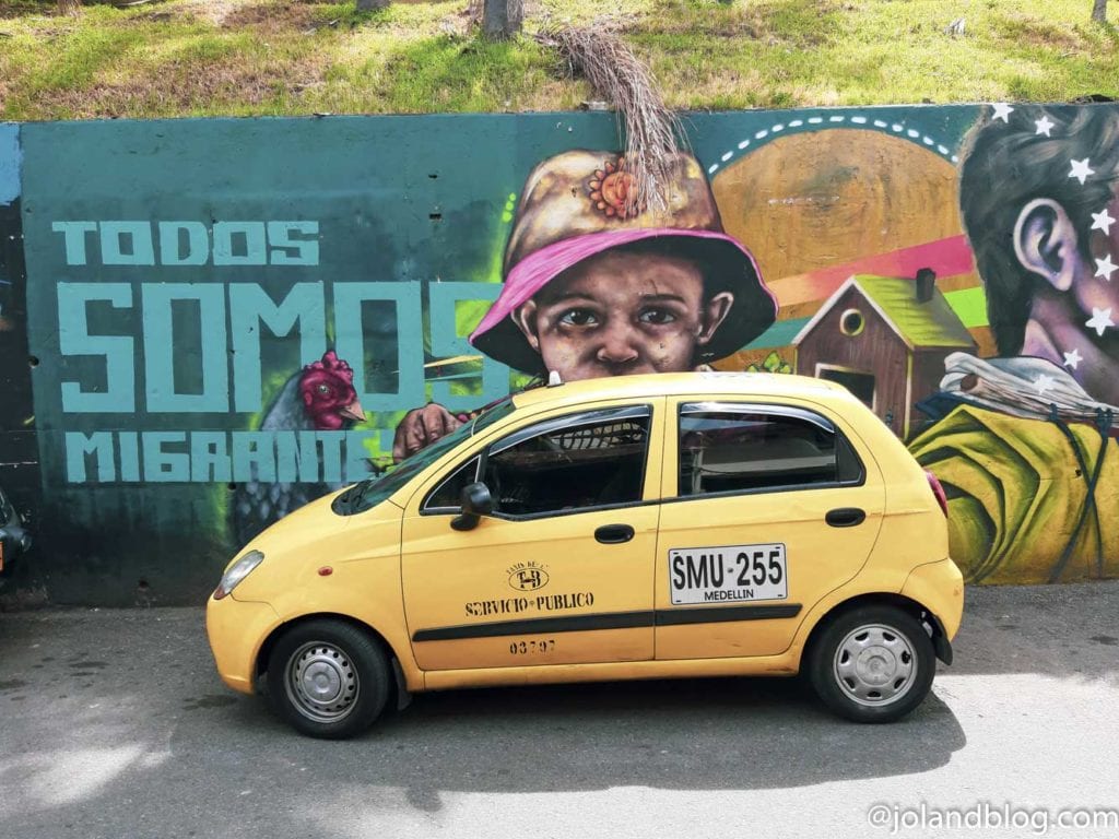 Táxi na Comuna 13 em Medellín na Colômbia
