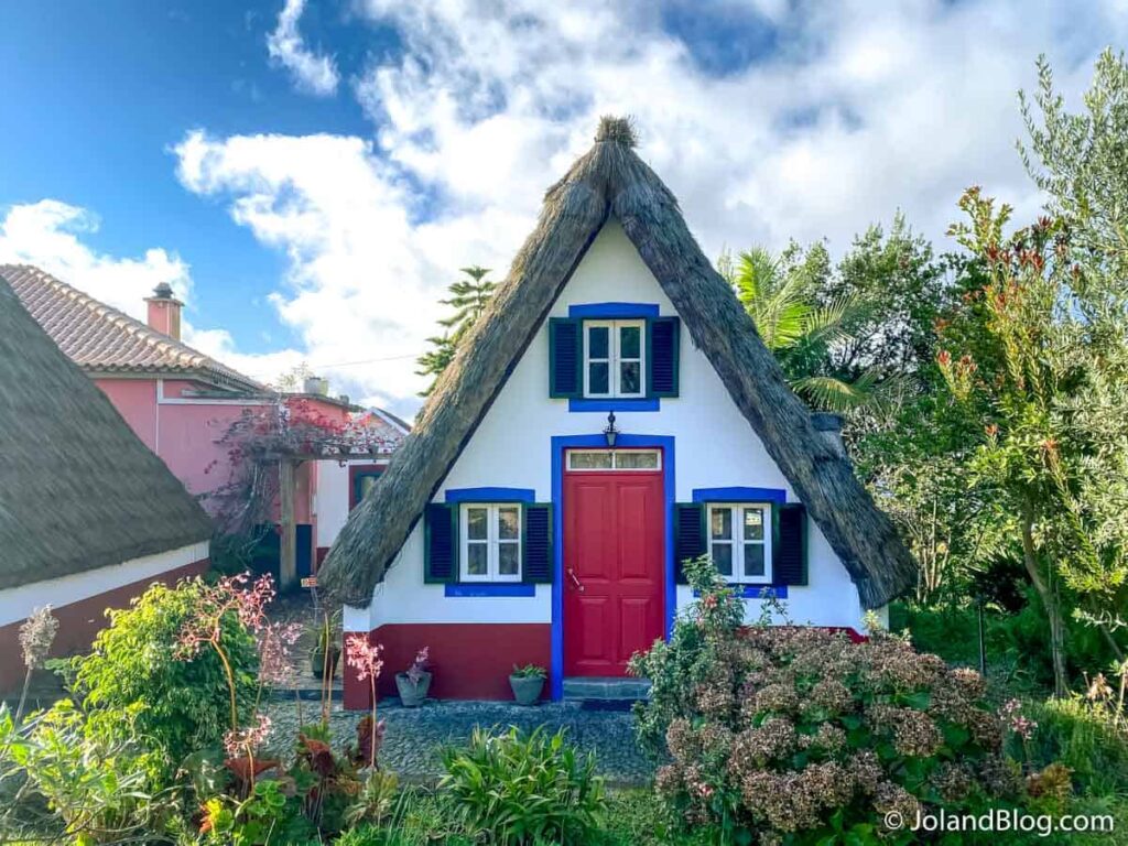 Casa típica de Santana | O que ver e fazer na Ilha da Madeira >> Typical Madeira House at Santana |  What to do in Madeira Island