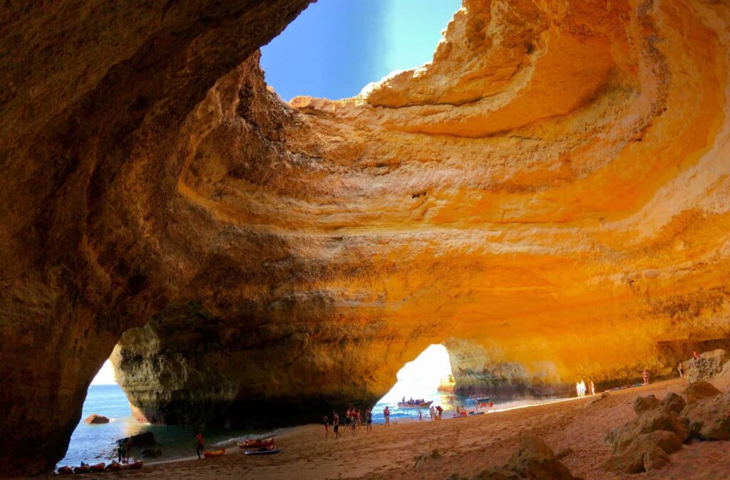 Gruta de Benagil | Locais a Visitar no Algarve