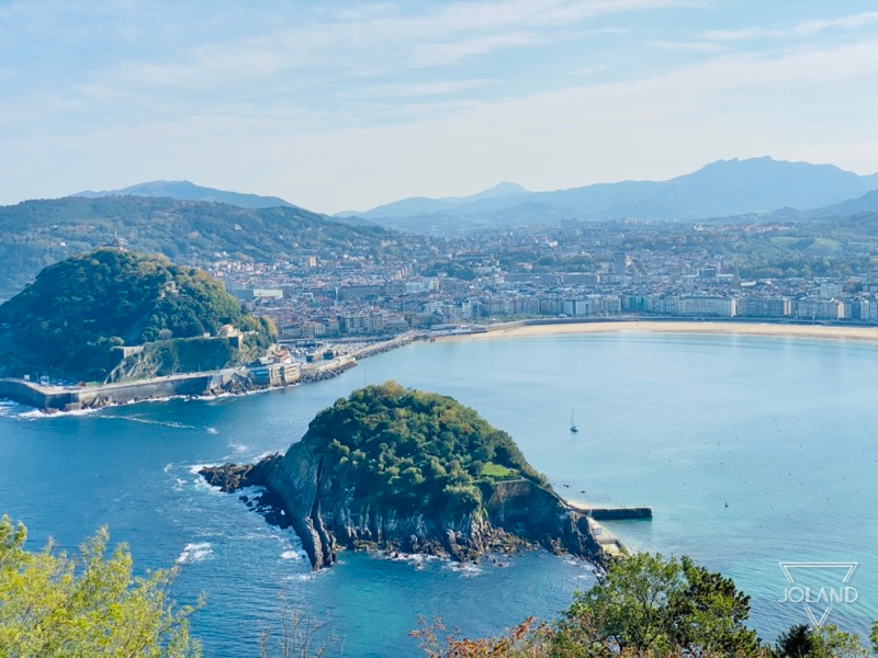 Vista sobre a Ilha de Santa Clara em San Sebastián, Espanha