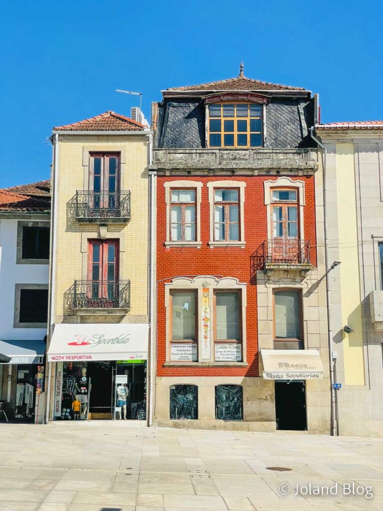Edifício no centro histórico de Vila Real | Caminho Português Interior de Santiago